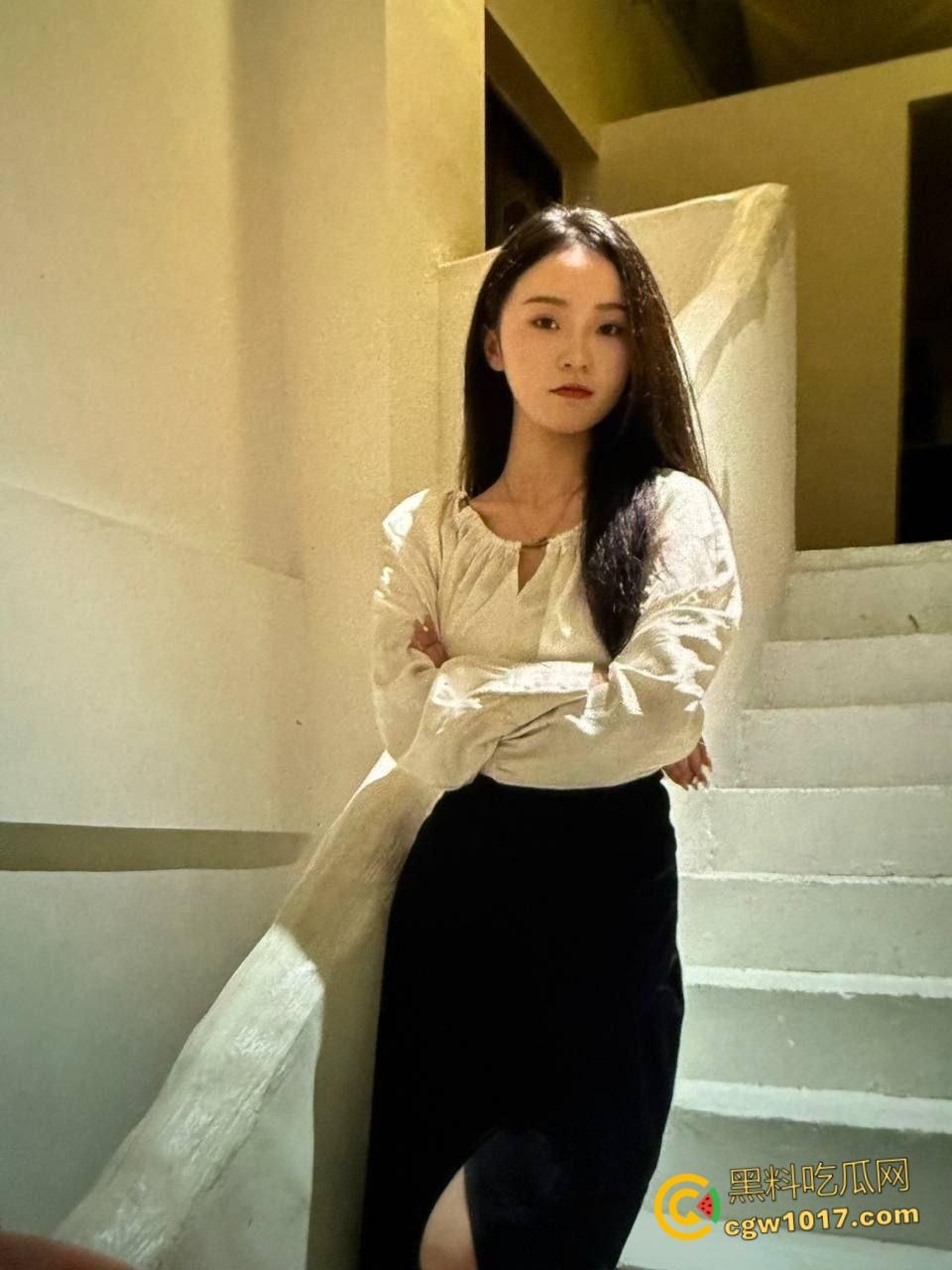 山东淫荡少妇【胡婉清】，被前男友SM调教泄漏，白丝高跟鞋对镜后入无套爆操，女上骑乘疯狂榨精 !-1