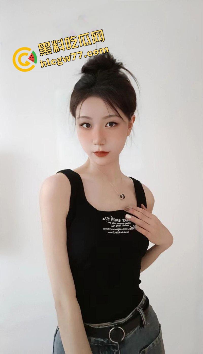 上海艺术设计学院的校花【夏宸玥】实锤拜金狗，富二代酒店蹂躏调教，宿舍自拍插棒成全校精盆公交车！-5