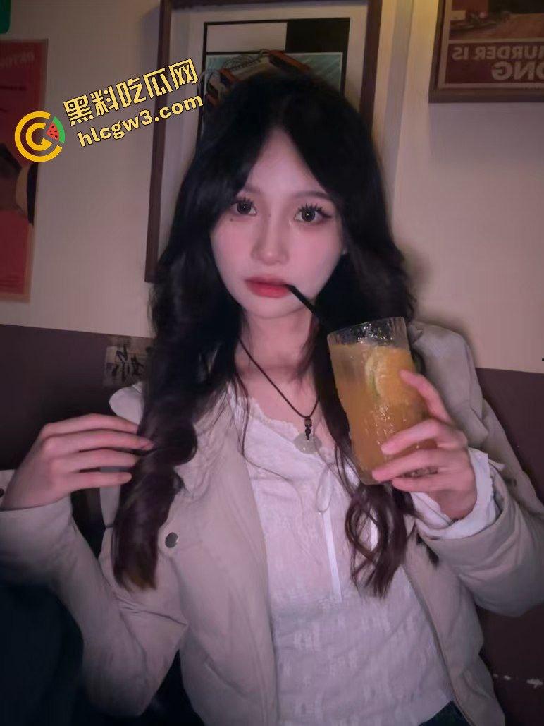 湖南长沙反差骚鸡甜御女神『刘晴』与黄毛男友酒店多体位激情干炮 不慎泄密 原创真实曝光！-4