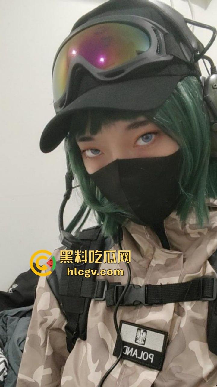 广州动漫星城厕所门事件，TScoser『鹅宝不是鹅』免费提供屁眼享受，男厕排队操！-9