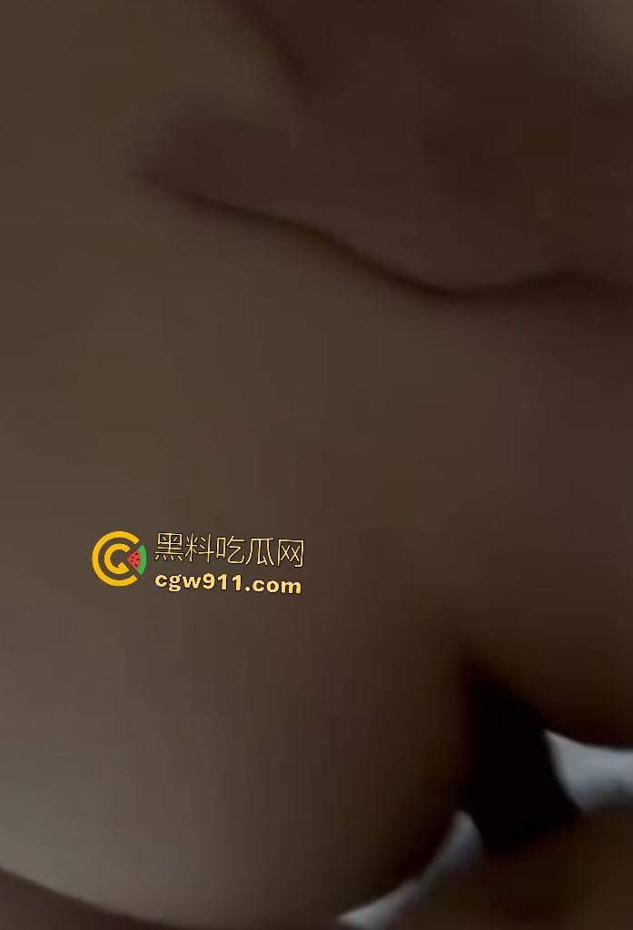 河北保定冀中学院【温雅玲】,校外炮房下海,微胖丰腴肉体在外的嫖客都得排队,低价的紧逼还能吸精!-6