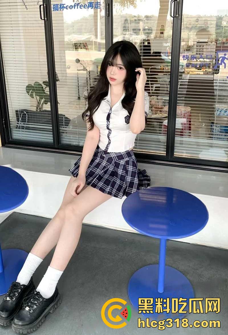 翘臀嫩穴长腿母狗，福建商学院【梁依诺】，极品颜值白嫩学生妹，被大神调教成母狗，各种玩穴爆操！-3