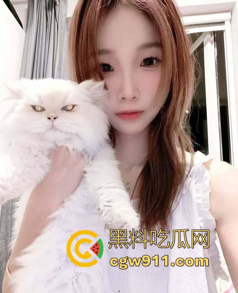 苏州大学可爱清纯学妹【赵琳】与男友性爱大战狂操，翘臀被撞得啪啪响，淫水喷得床单湿漉，全程露脸一览无遗！-1