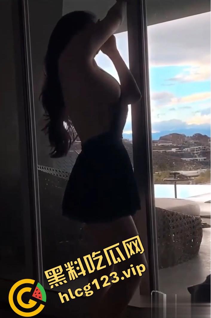 外网爆乳网红【Dada】私拍流出，后入姿势狂野，巨乳晃动撩人！-5