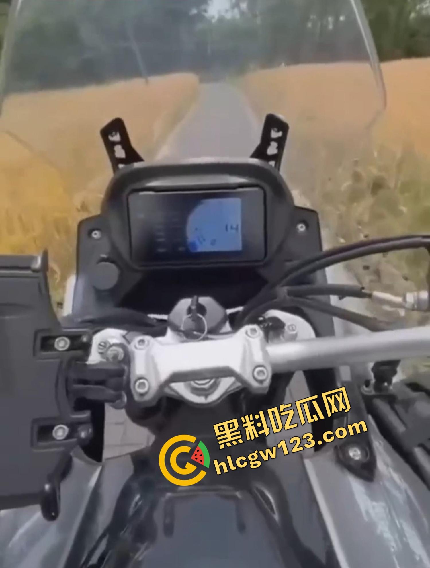 成都套套乐园,公园秒变野战广场,满地套套卫生纸,三步一个套五步一滩汁,精子浇灌绿化带!-8