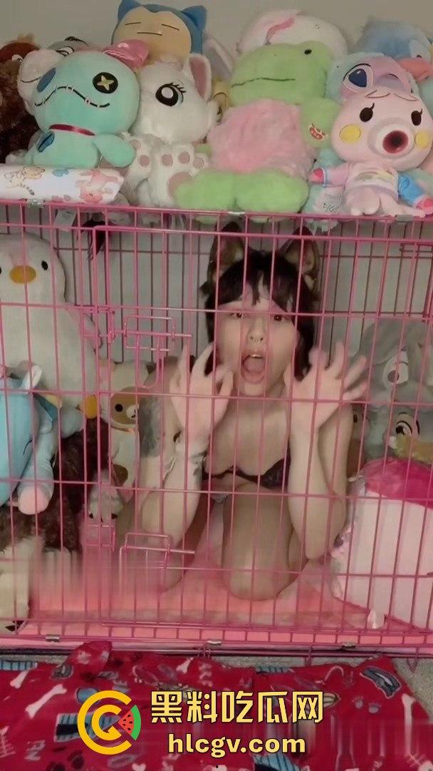 OnlyFans『Puppiloli』甘愿当笼中小母狗！被关笼子里口爆吞精娇喘不断，只爱当狗不爱做人！-2