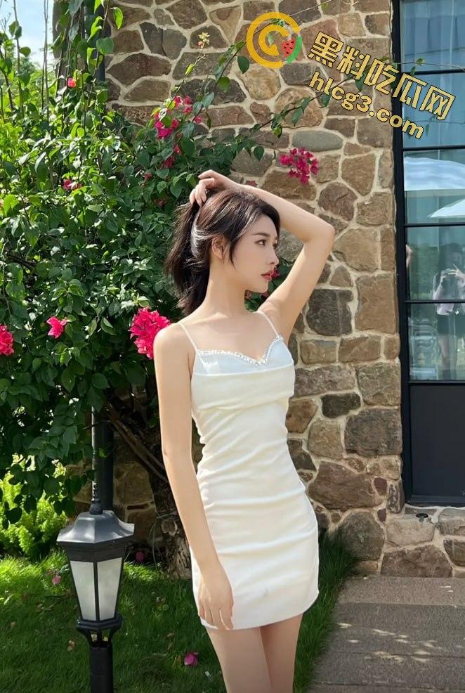 抖音巨乳安吉拉猪猪无内真空直播！西瓜般的大奶子故意漏点引爆全网-12