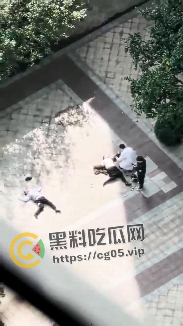 江西南昌 男子跳楼自杀砸死无辜路人 祸从天降 现场验尸画面曝光-1