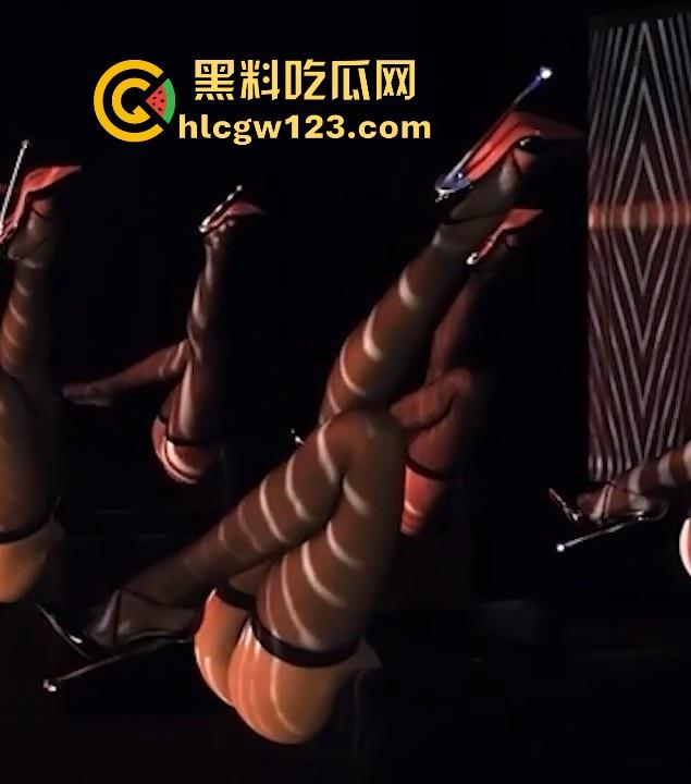 巴黎疯马秀 轰动欧洲!限制级演出全记录曝光!超强阵容 各国辣妹灯光音乐伴奏 艳舞表演!-1