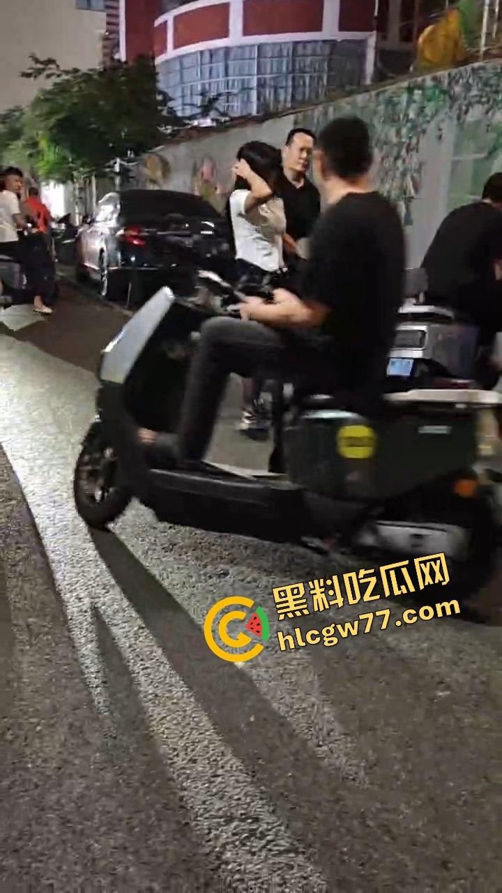 南宁渔网短裙妹站街妹卖快餐，亲爹突袭现场追女，她跑他追 她插翅难飞渔网裆都跑裂了！-4