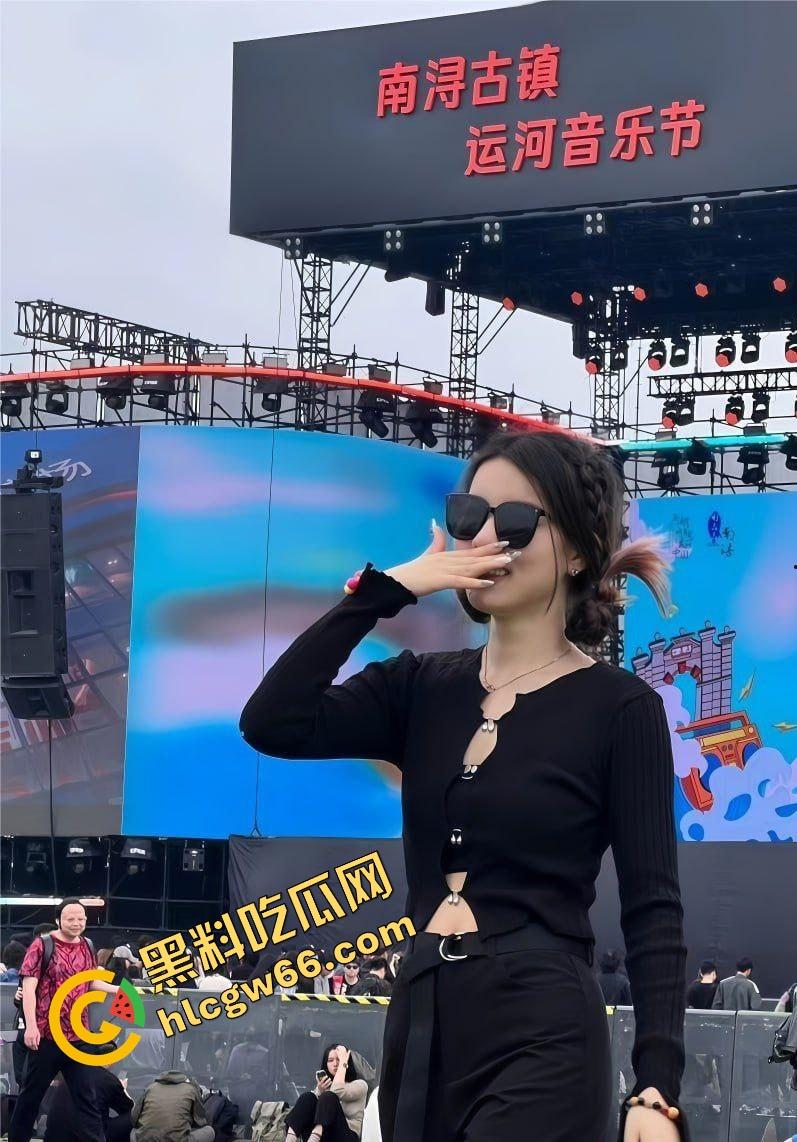 青岛霸王茶姬店员【敏敏】性爱自拍泄露!出租屋被操到浪叫喷水,小穴张开自拍全程曝光,真是敢玩的小母狗!-3