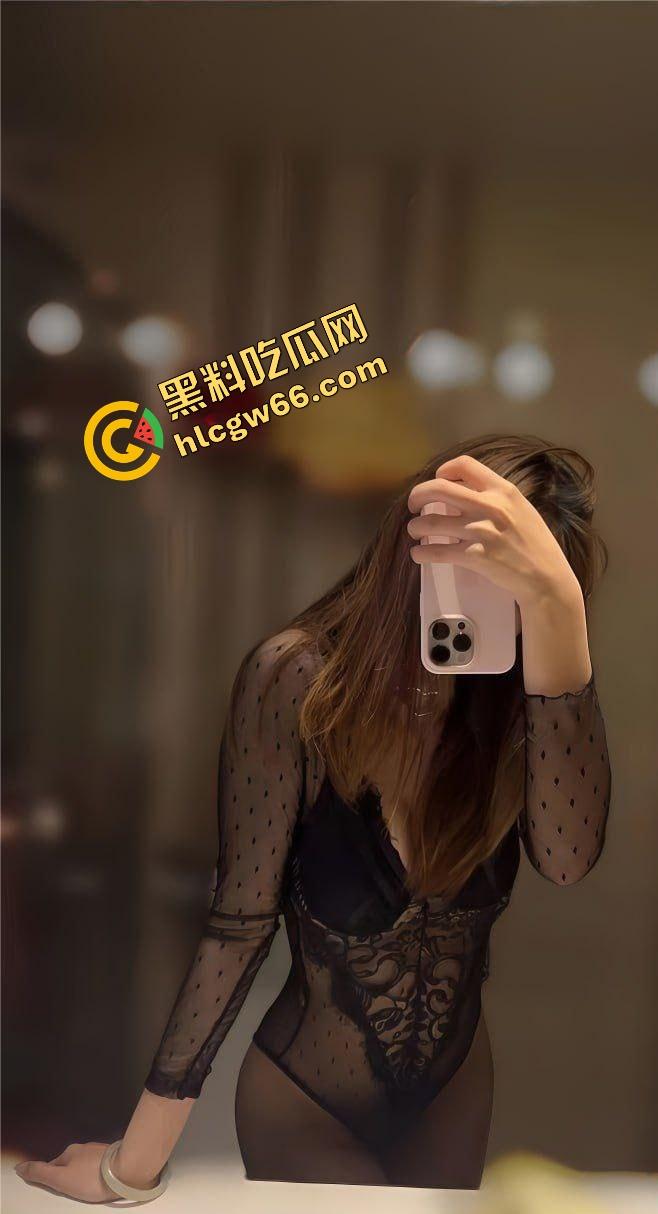 青岛霸王茶姬店员【敏敏】性爱自拍泄露!出租屋被操到浪叫喷水,小穴张开自拍全程曝光,真是敢玩的小母狗!-5