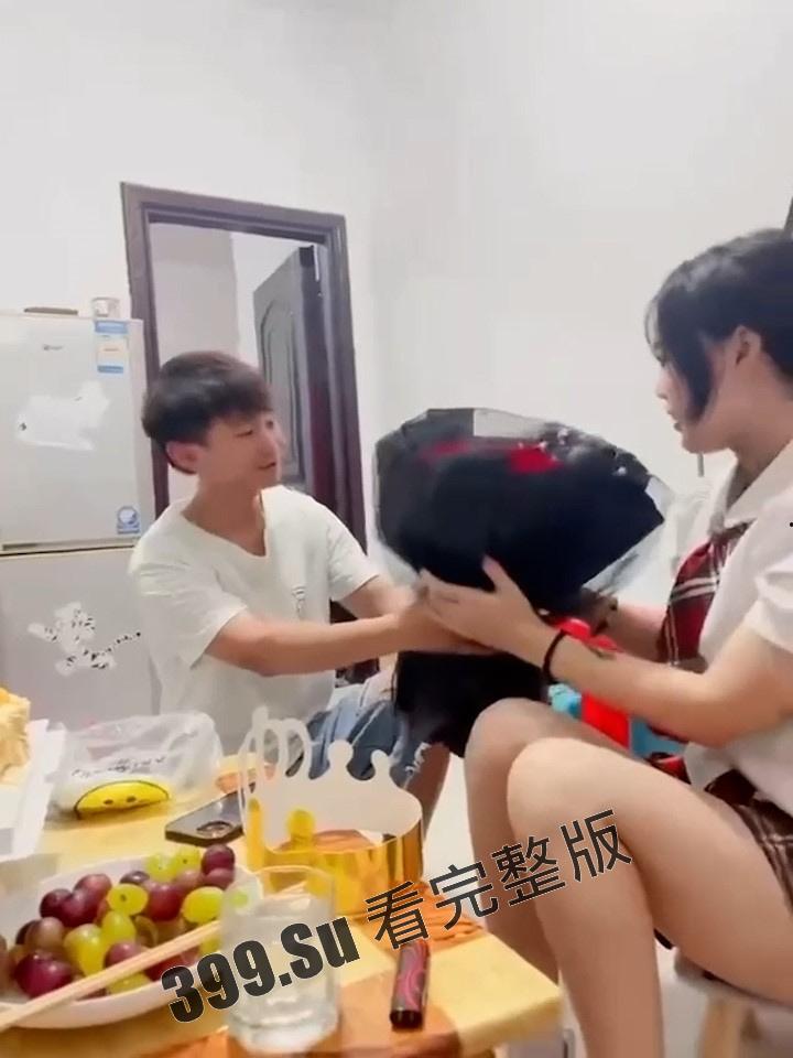 离谱!女学生自营卖淫可接受3P 给男友戴绿帽 谎称在ktv做行政,被闺蜜戳破谎言 ,房间全是避孕套,最后还给送进局子-1