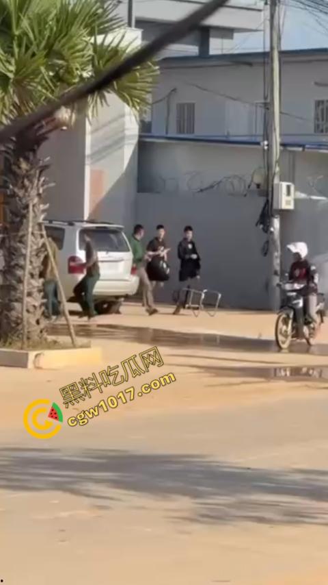 柬埔寨木牌突击抓捕:大楼被围“狗推”慌逃,警笛声与尖叫声交织,大楼一夜成围城!-4