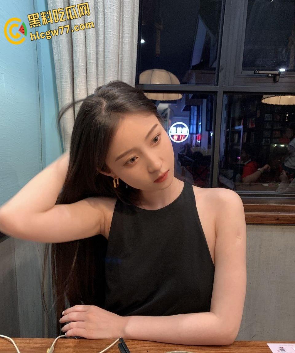 杭州高颜值反差少妇【施芮雯】,长腿尤物露脸淫荡,口活后入引爆极致狂欢!-4