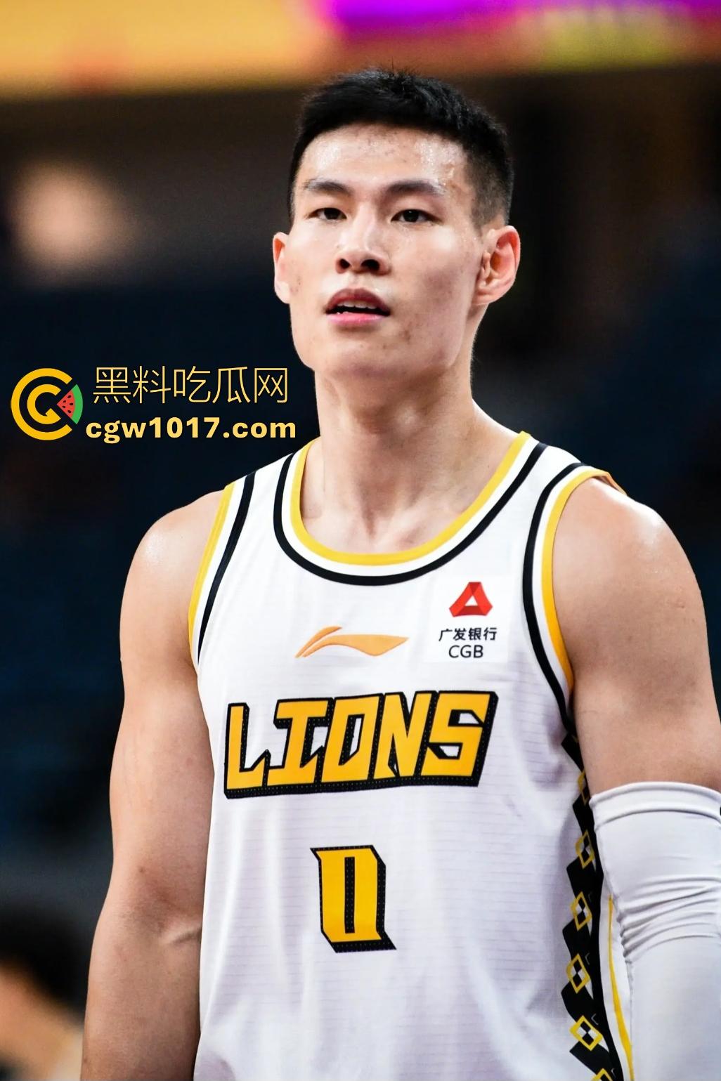 骚女们的福利来了！CBA猛男【林秉圣】更衣室全裸视频泄露！翘臀胸肌炸裂，鸡鸡小巧软绵绵，不妨碍女粉丝舔屏！-6