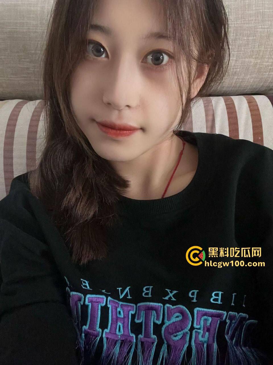 西安大学大三学姐【林诗诗】私密自拍外流!清纯脸蛋配骚浪劲儿,边打游戏边有男友大棒伺候。-10