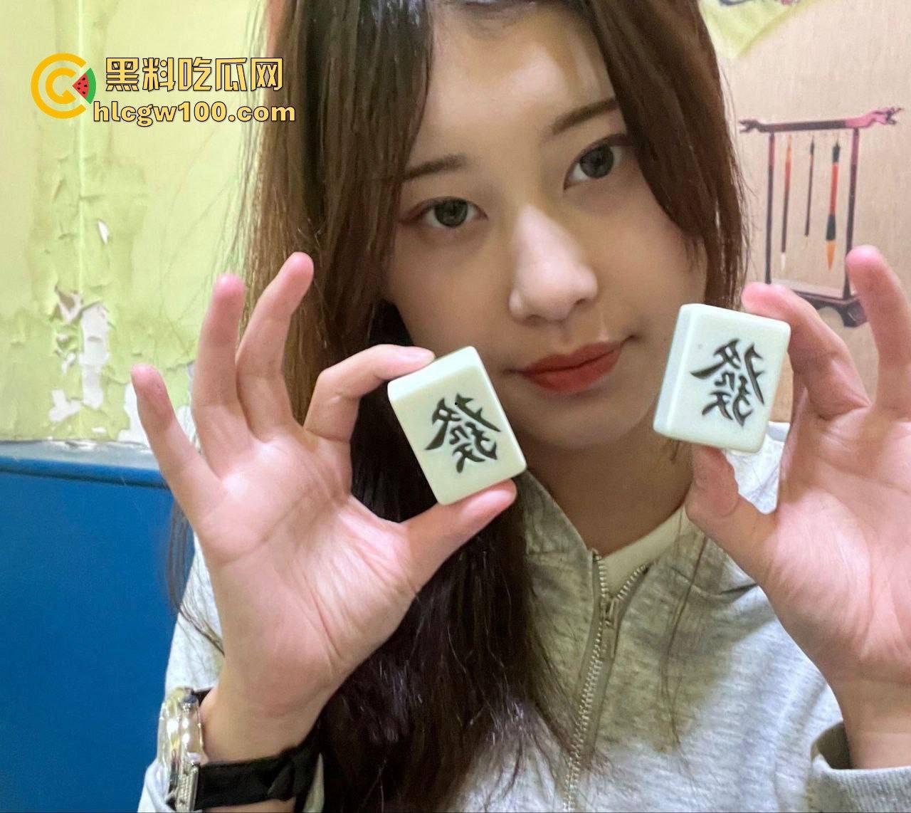 西安大学大三学姐【林诗诗】私密自拍外流!清纯脸蛋配骚浪劲儿,边打游戏边有男友大棒伺候。-11