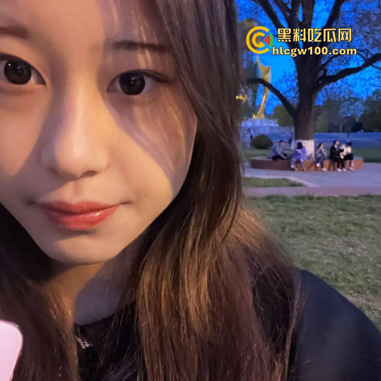 西安大学大三学姐【林诗诗】私密自拍外流!清纯脸蛋配骚浪劲儿,边打游戏边有男友大棒伺候。-13