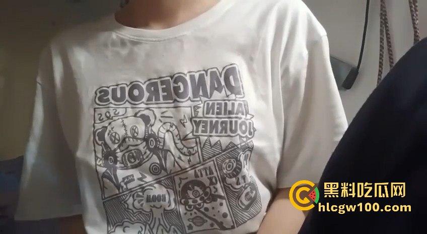 四川大学大二微胖巨乳【吴雪妍】约炮视频曝光，充满诱惑的反差美顶不住！-3