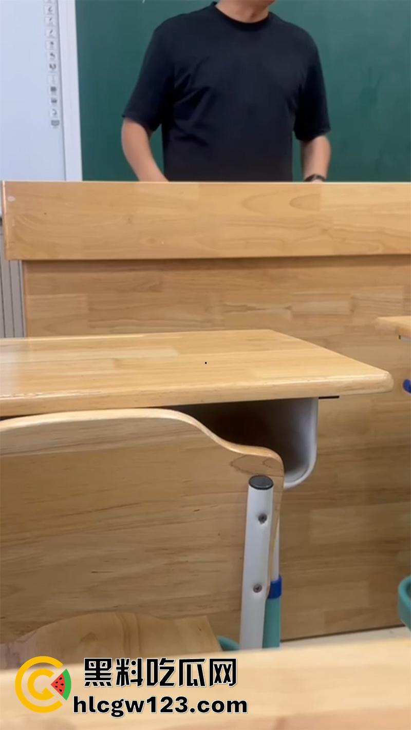 姚北实验学校食堂暴雷,绞肉机里蛆虫密集,被偷拍后将其曝光,太恐怖了实在难以置信!-5