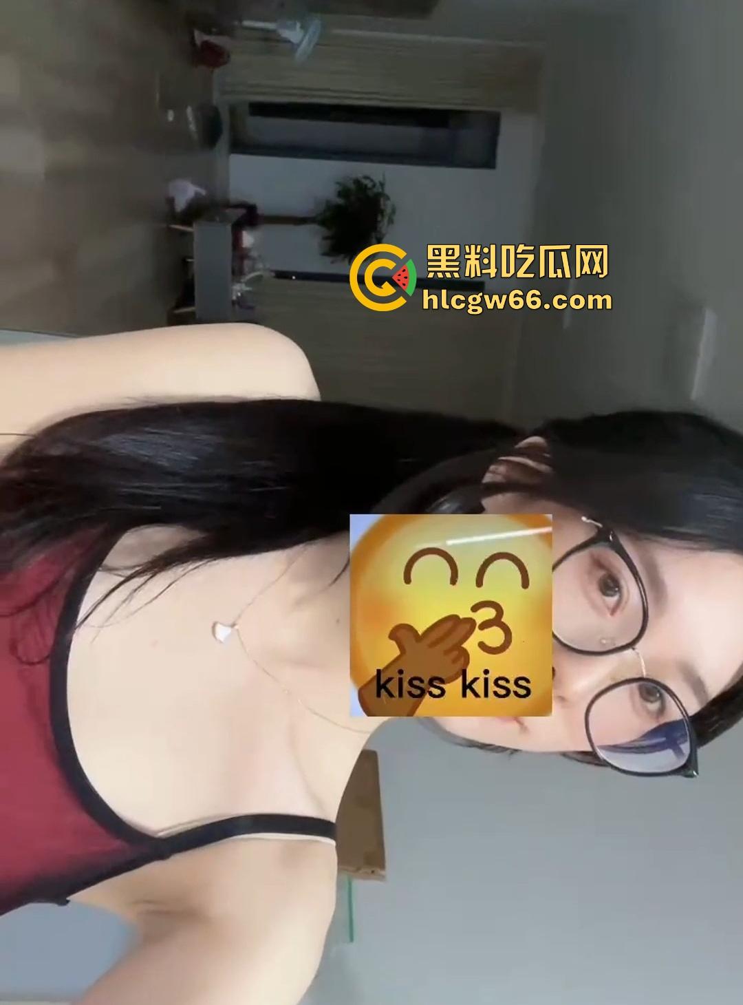 江苏盐城眼镜妹前女友『许多多』大腿夹跳蛋自拍后入,骚逼浪得像被电过,早起的人儿有逼看!-6