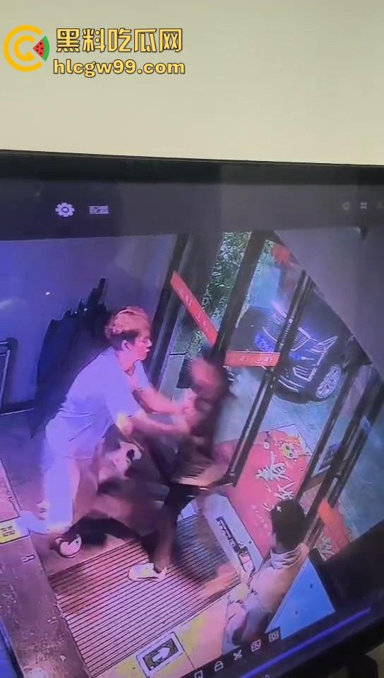 新年第一刀,莆田大过年上演血腥捅人案,五六刀下去，白刀进红刀出，大过年直接血溅当场！-3