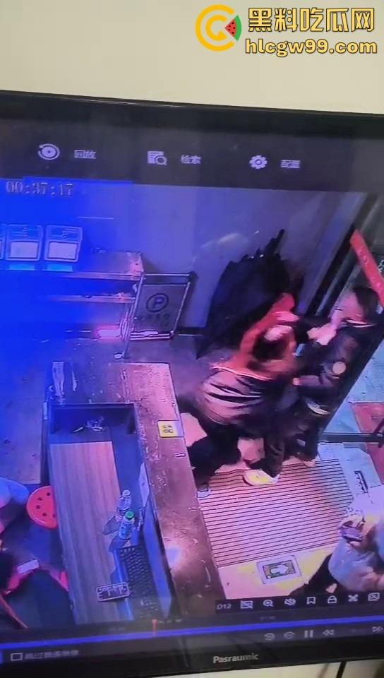 新年第一刀,莆田大过年上演血腥捅人案,五六刀下去，白刀进红刀出，大过年直接血溅当场！-7