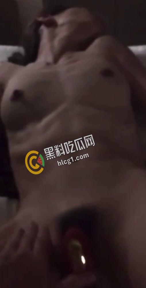 湖北文理学院反差大学生 孟洁 人小癮大的性瘾骚货 人前乖乖女人后骚浪贱的母狗 玩自慰玩具玩的嗷嗷叫-5