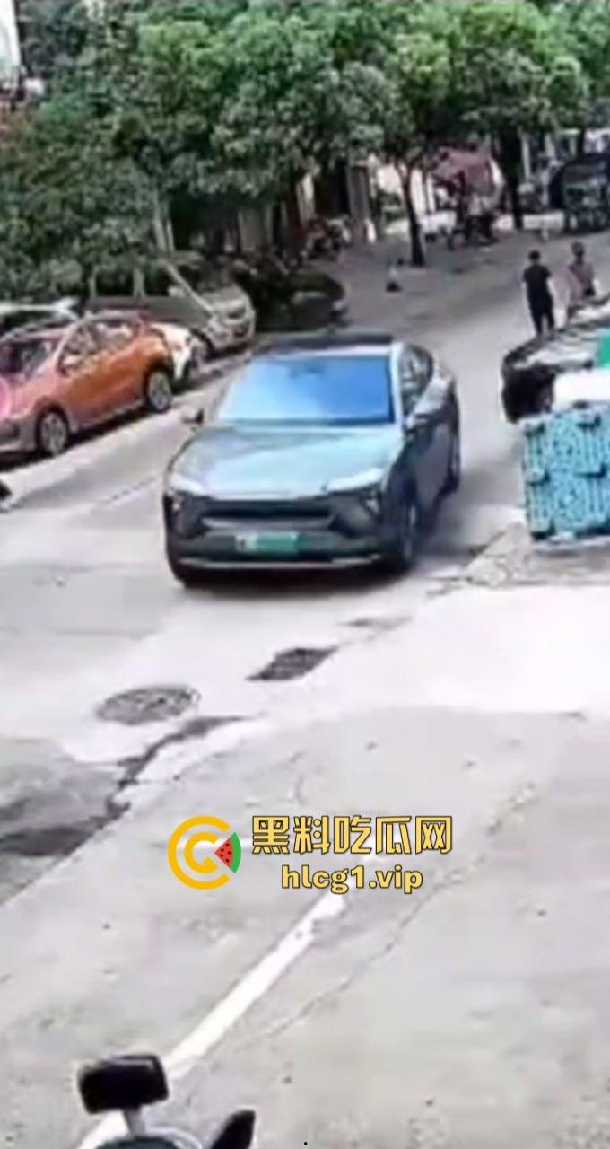 芜湖起飞失败! 浙江温州龙港市蔚来车祸 现场一片狼藉!-5