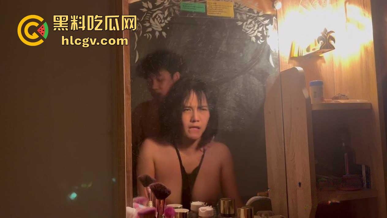 泰国极品巨乳嫩妹【jijik】遭渣男泄密!身材爆表,奶子又大又挺,激情时表情风骚叫声不断!-6