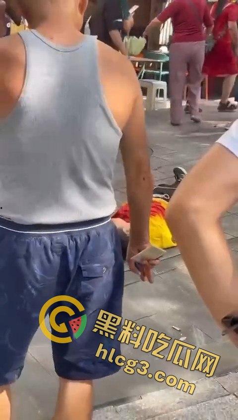 重庆南坪区男子因情感纠葛怒捅前妻现男友，血溅街头引发路人围观！-7