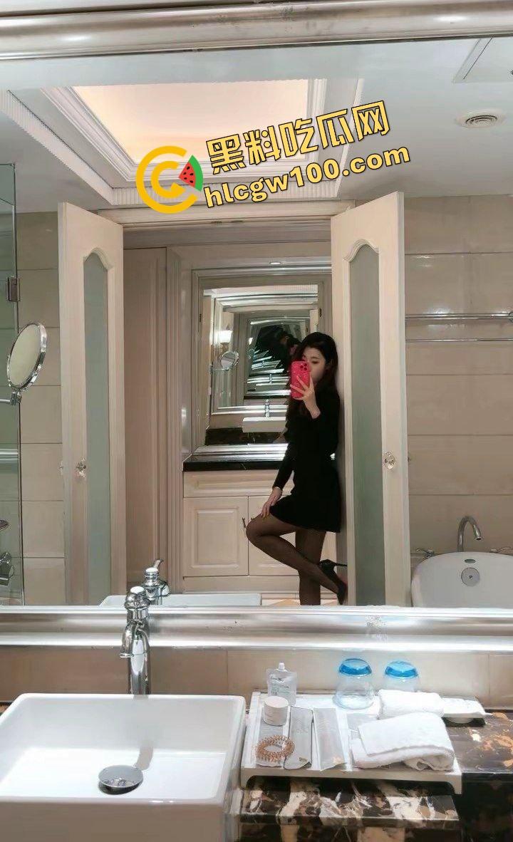 抖音辽宁工业大三反差婊骚货女大『魏魏』穿黑丝与大哥诱惑干炮 骚臀直上直下淫荡榨精!原创独家曝光流出!-4