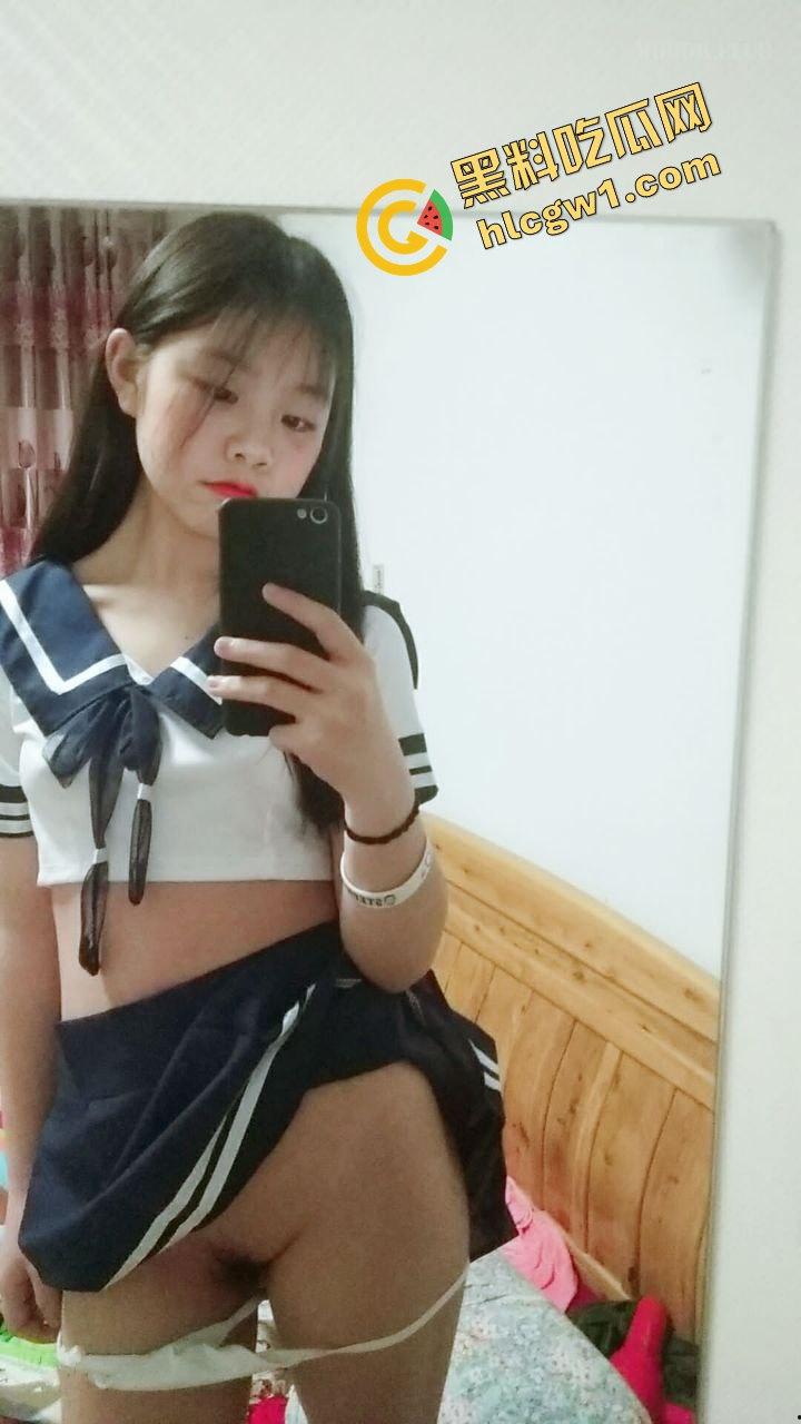 浏阳职业中专高三小骚货『李萱怡』放假在家发骚露奶自拍 狠狠玩弄骚逼 独家曝光！-1