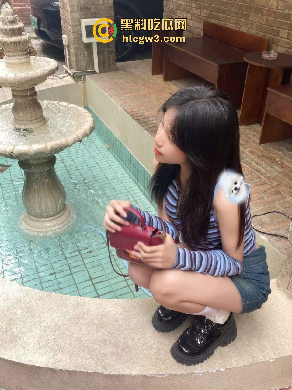 广州06年骚逼【徐家淇】极品反差白嫩女学生！雪般无瑕肌肤，清纯外表下的妩媚肉体太他妈润了！-9