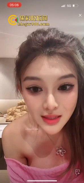 抖音颜值网红【唐晴】擦边直播录屏曝光，每送个跑车飞机就弯腰漏出大奶感谢金主，流量拉满。-7