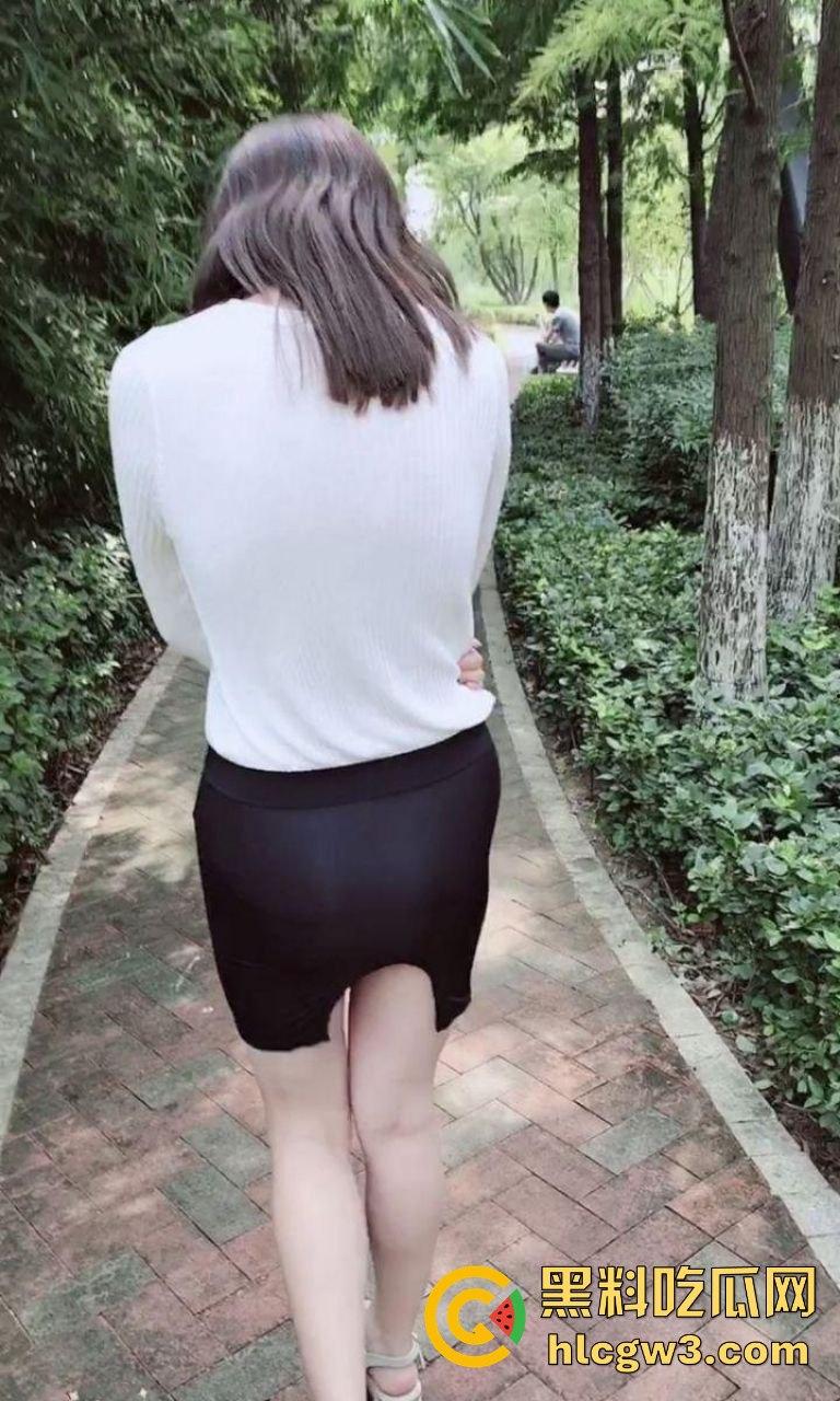 河北骚浪淫妻【王晓琳】大白天户外浪叫!裙底全裸露出,道具玩到高潮喷汁淫水四溢!独家爆料!-8