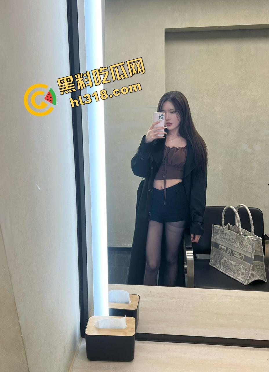 00后小情侣KTV开整，边唱歌边啪啪，操完还把内衣留包厢，雁过拔毛人过留情物！-5