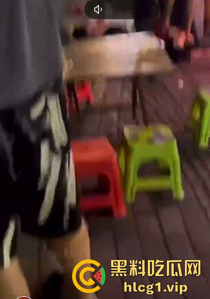 吵架吵成命案！烧烤摊男子聊天被女子嫌吵，竟拔刀相向当场捅人！-5