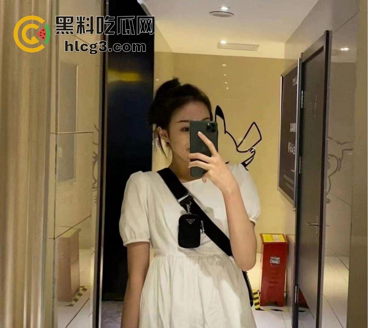 叶璇亲密旅拍视频流出，上海美女与青岛男友激情狂欢，云盘泄密大尺度片段引发轰动！-5