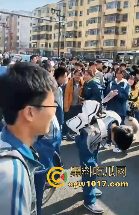 大同四中淀粉肠事件始末！女孩放学期间购买，副校长郭永乐没收人家家门钥匙，跟电动车钥匙，学生纷纷声讨支援！-11