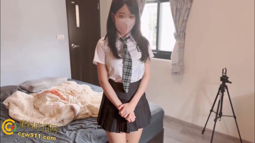 极品萝莉网黄【Ellie】，交不起房租用肉体抵房租，清纯JK白袜制服，极品翘臀女上骑乘，疯狂榨精无套内射 ！-1