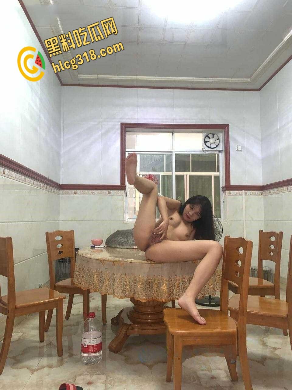 喜爱健身的小姐姐居家自拍,户外露出倒立自慰健身,不是目的为了拿多姿多彩的性运动!-10