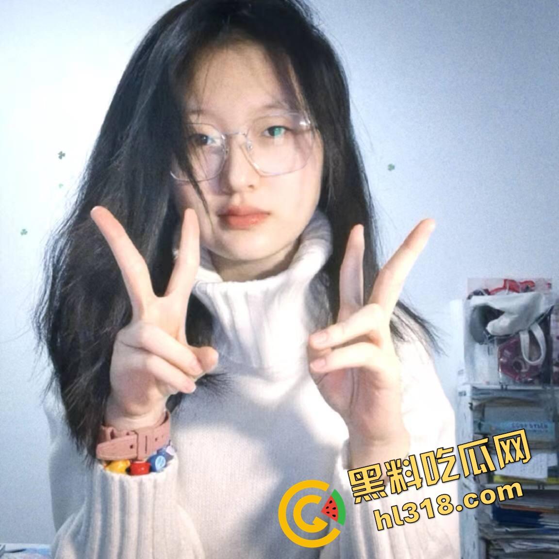 厦门大学高材生『苏婉晴』学霸眼镜妹被调教日常，每天早晚各一次，寝室打卡自慰成为生活一部分！-3