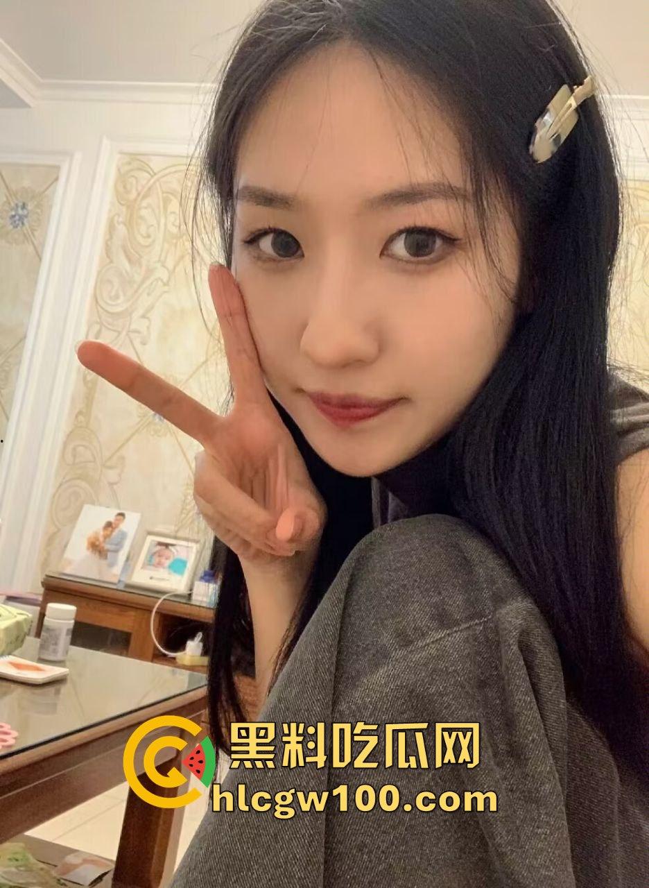 湖南大学大四学姐【叶晓燕】约炮视频流出被曝光，撅臀掰穴学姐不为人知的另一面。-1