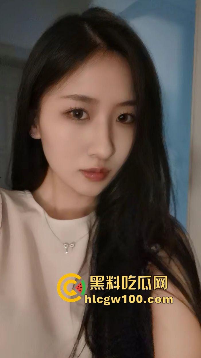 湖南大学大四学姐【叶晓燕】约炮视频流出被曝光，撅臀掰穴学姐不为人知的另一面。-2