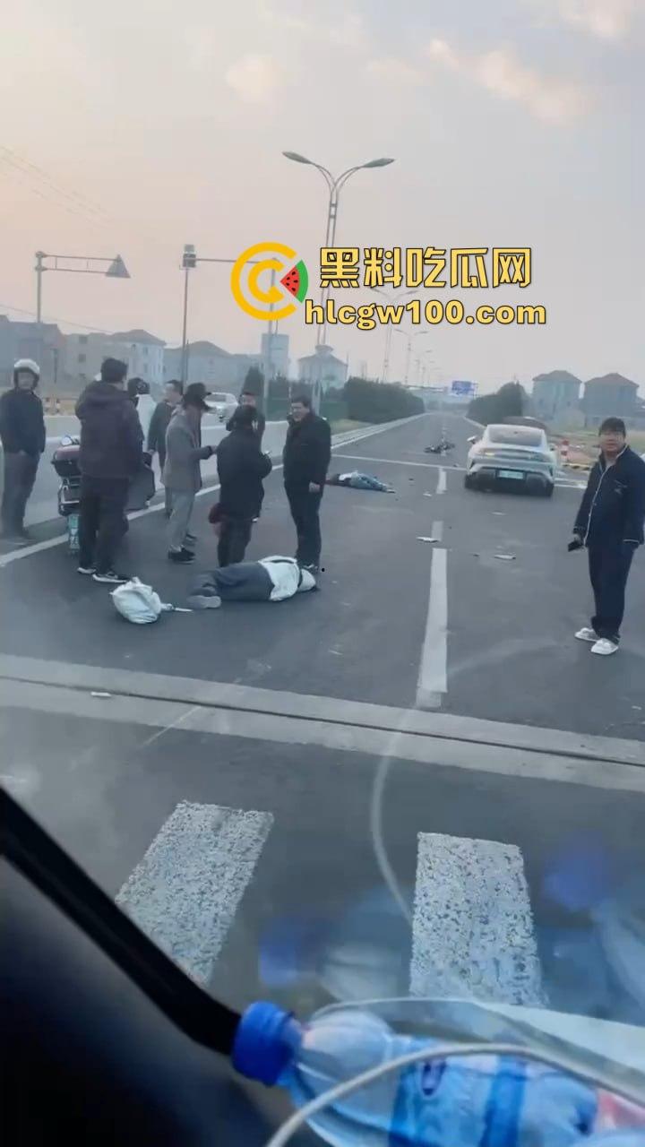 周西公路发生车祸，小米SU7撞倒三名上学孩子，公务员车主拘留仅一个月，家里关系硬就是可以为所欲为！-6