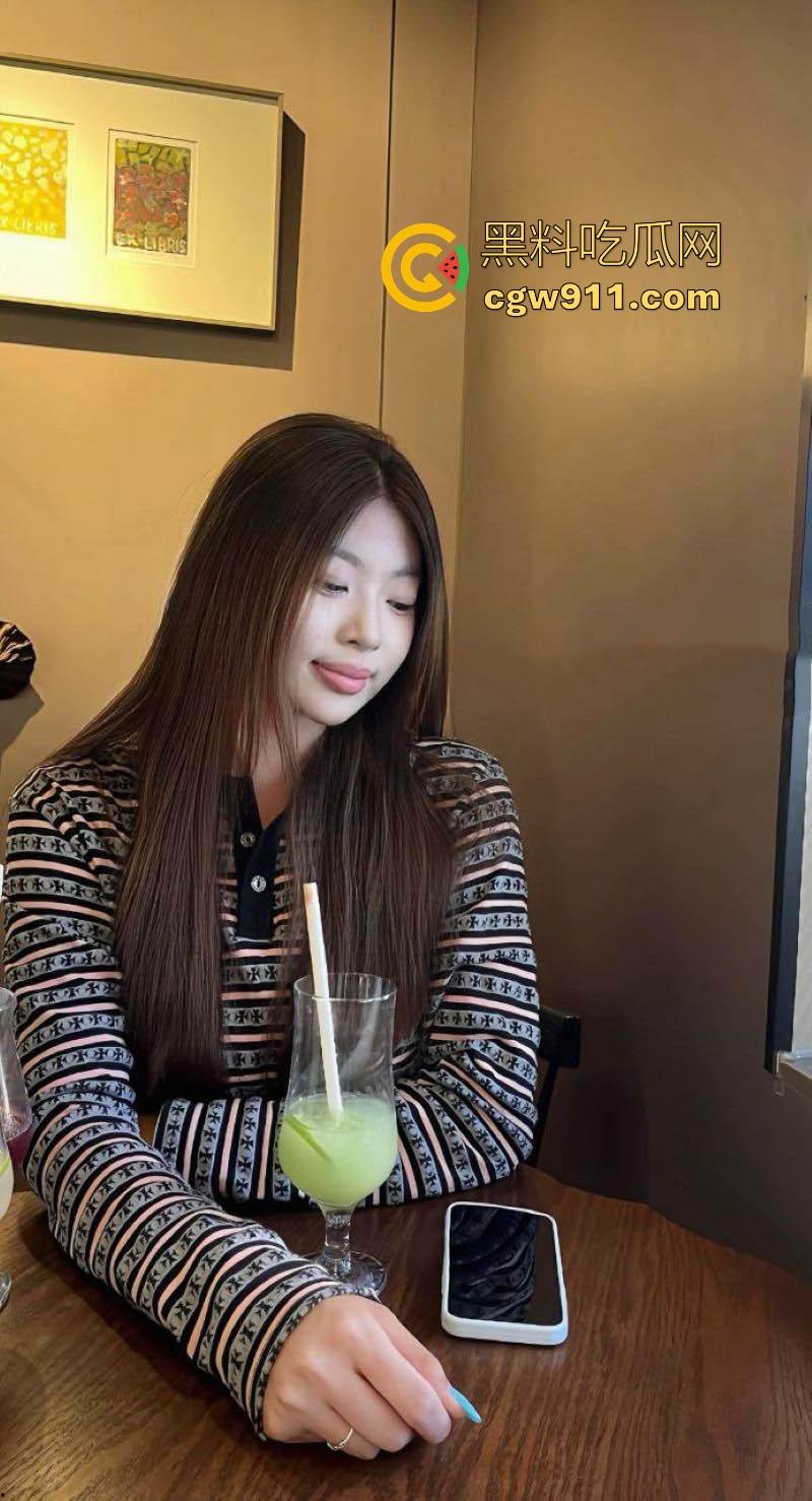 soul约炮约到极品御姐，高挑身材极品嫩乳，跪地疯狂口交榨精，骚气爆棚，这种骚逼给我也来一打！-1