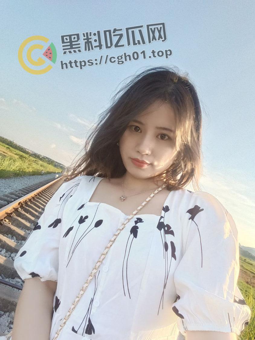 湖南母狗【陆世婷】背着男朋友约学长学弟3p  开肛初体验 手指全部塞满 水真多啊-6