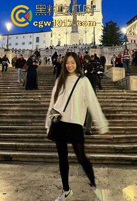 杭州极品女大【刘婉婉】下海被土豪包养视频曝光，高颜值御姐，抠穴自慰狂暴后入，无套内射骚浪淫叫！-2